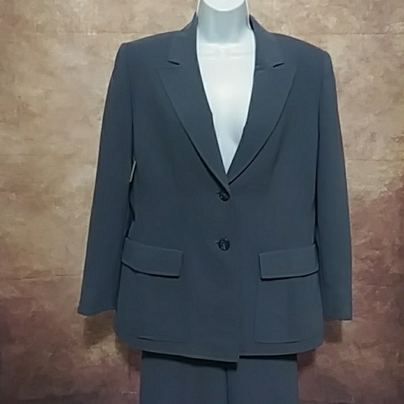 Tahari - Picture 1 of 3